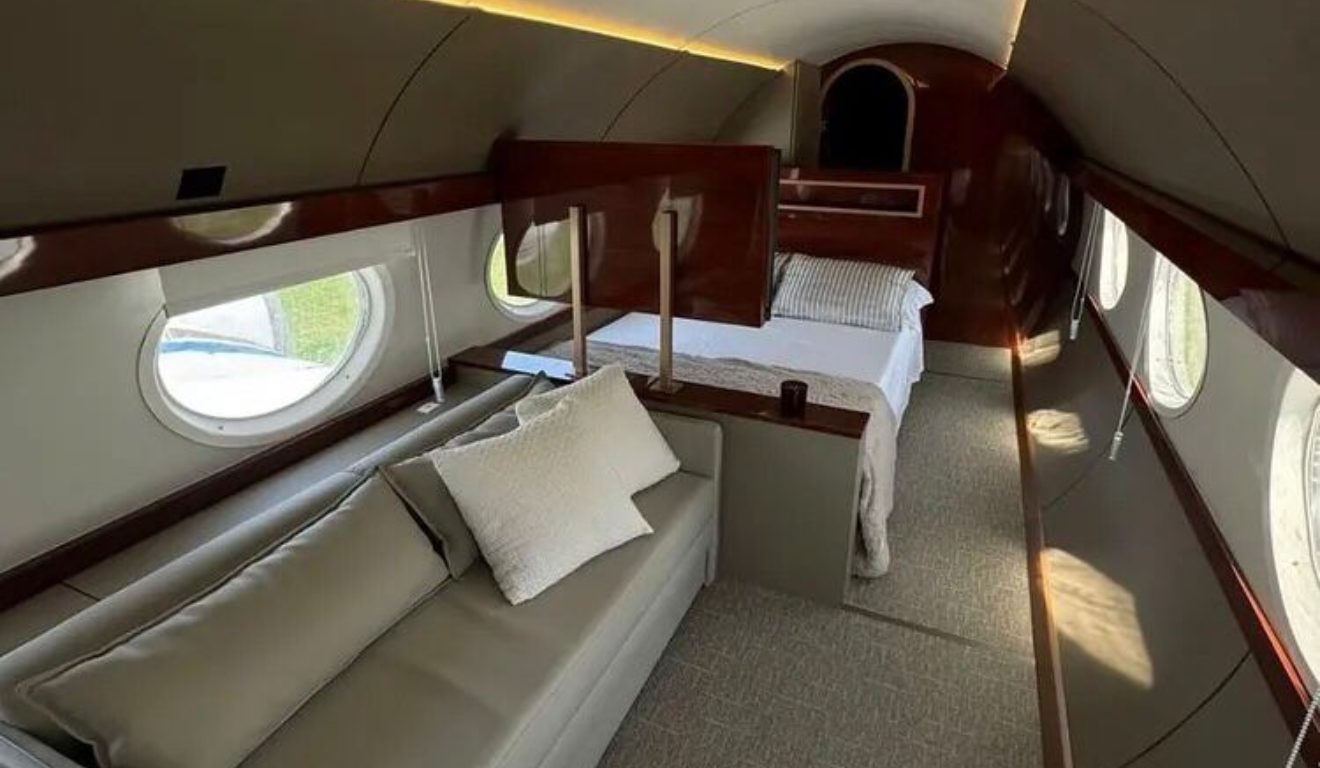 Suíte de luxo em avião executivo - Projeto Eliza Bastos