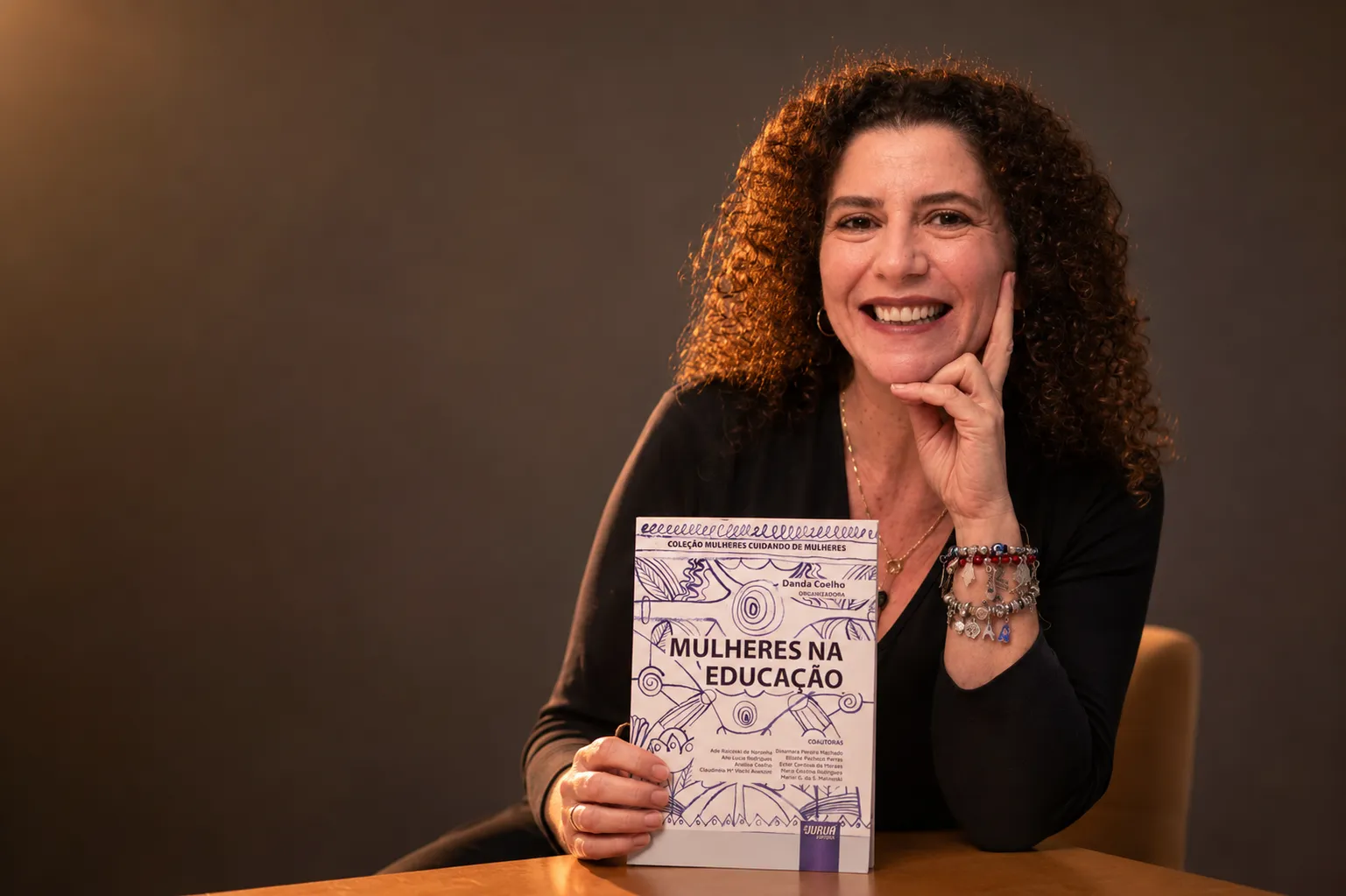 Danda Coelho lança novo livro que reúne educadoras e discute o papel transformador da educação
